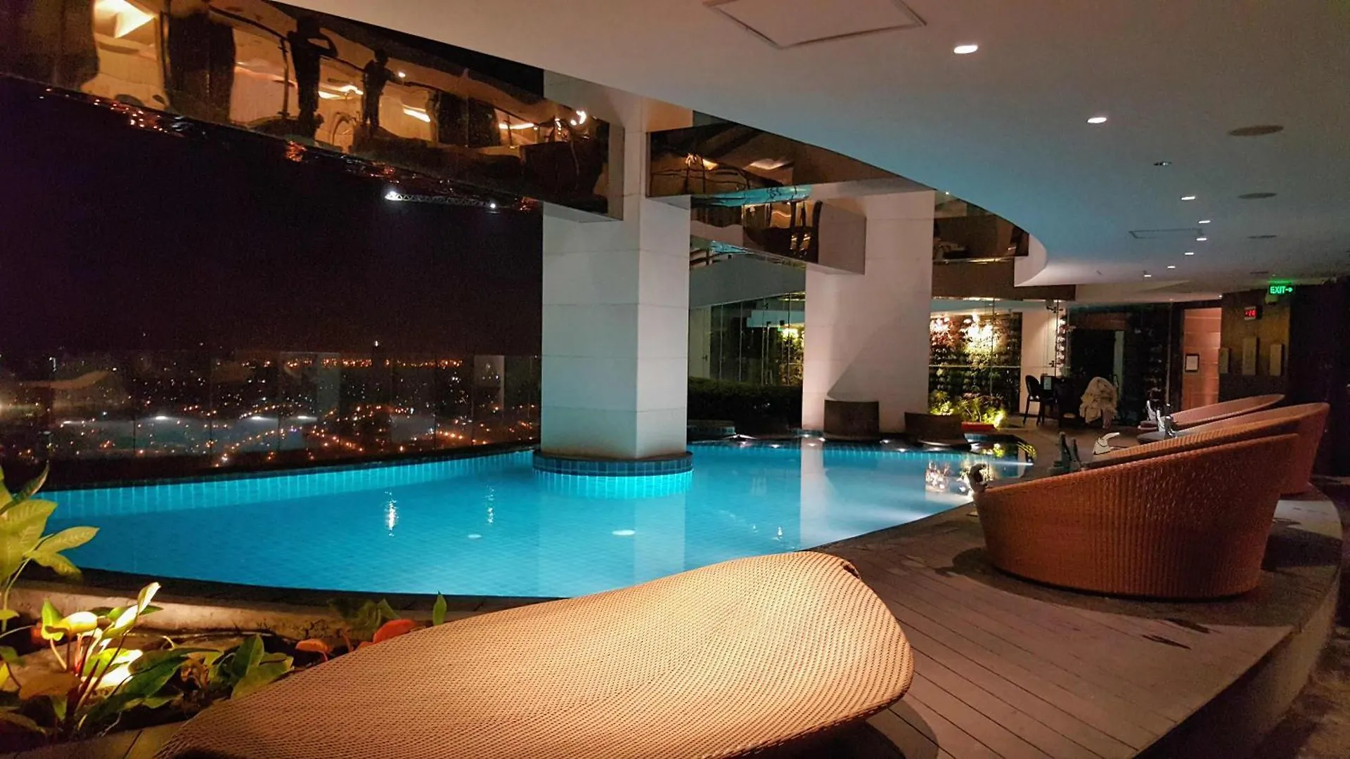Gramercy Residences 59Th Flr Warm Cozy One-Bedroom Manila